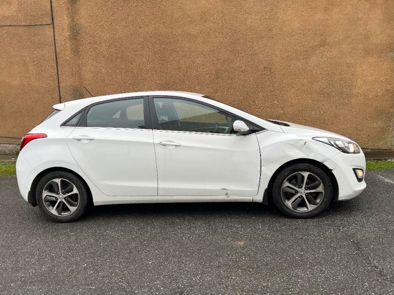 2016/16 HYUNDAI I30 SE 1.6 CRDI BLUE DRIVE £20 TAX ULEZ FREE 