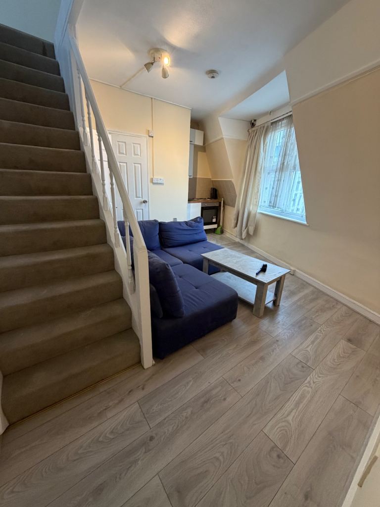 BENEFITS ACCEPTED - Studio/1 bed in Ealing Common