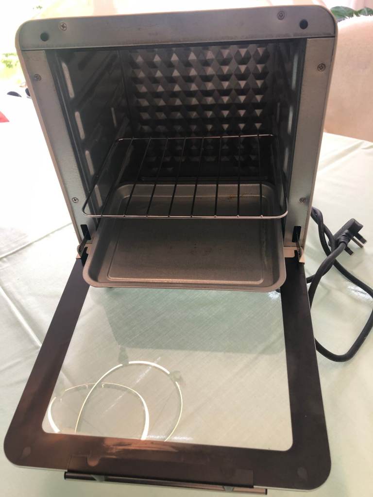 HOMCOM Convection Mini Oven with one shelf and baking/ crumb tray