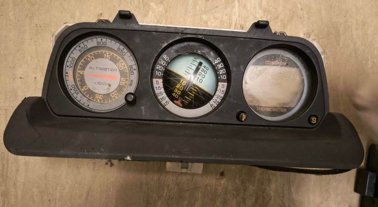 Mitsubishi Pajero  Altimeter Compass Centre Gauge Cluster