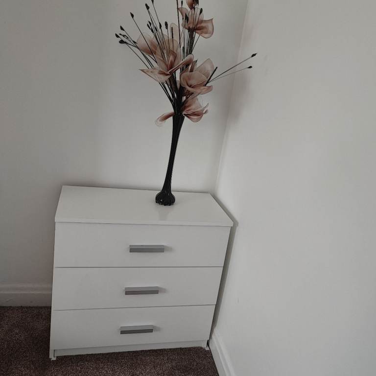 Chest of drawers.