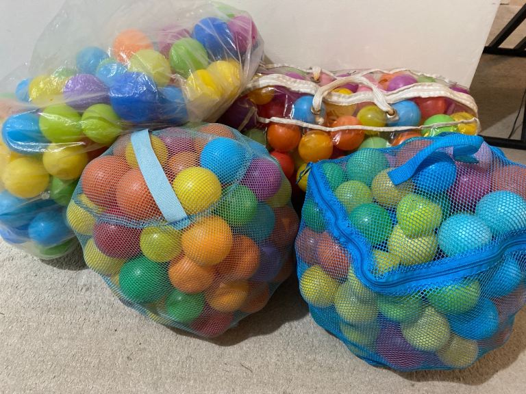 Ball pond balls 4 bags 