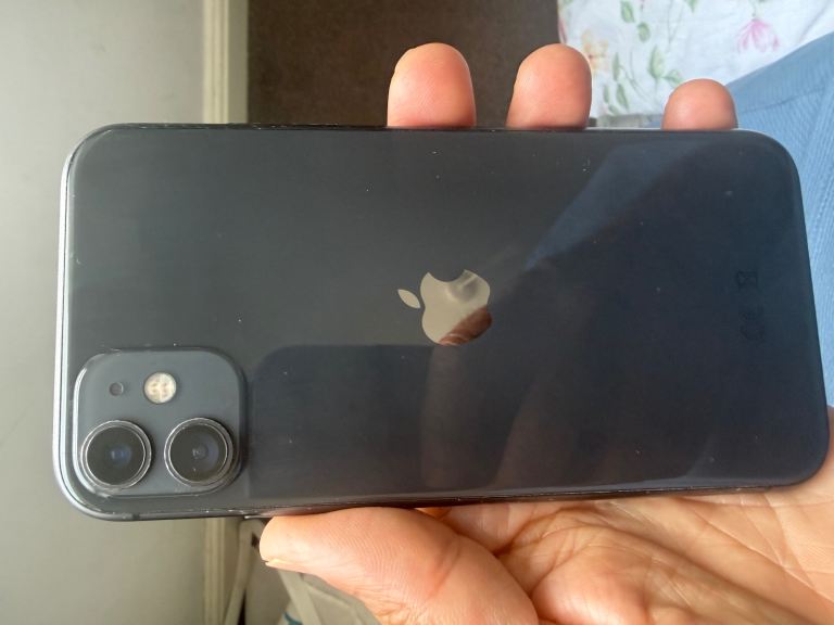 Iphone 11 . 64GB