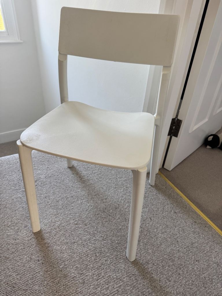 White desk / dining chair 