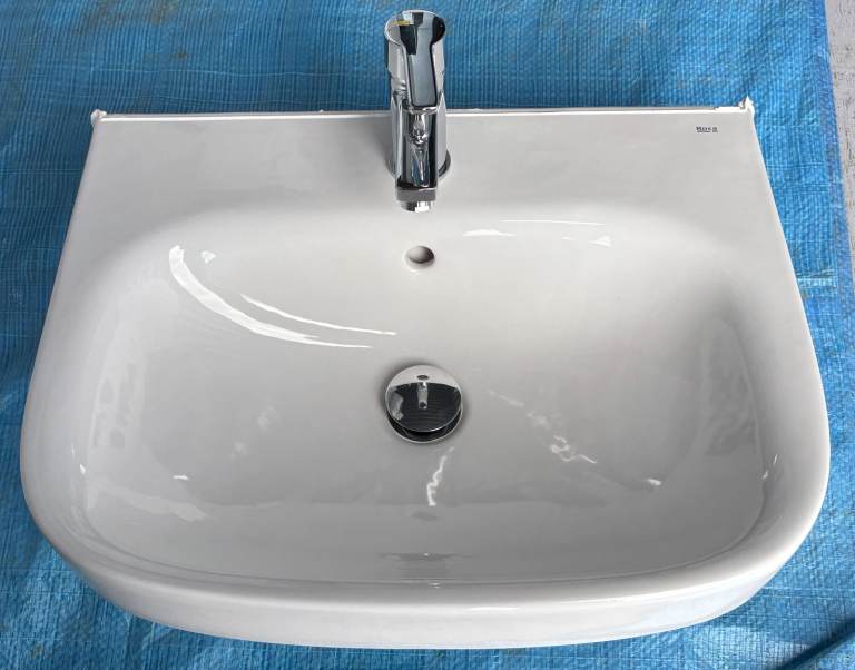 Roca Debba wall-hung basin 1TH with full pedestal width 550mm, 660mm high Laura pedestal