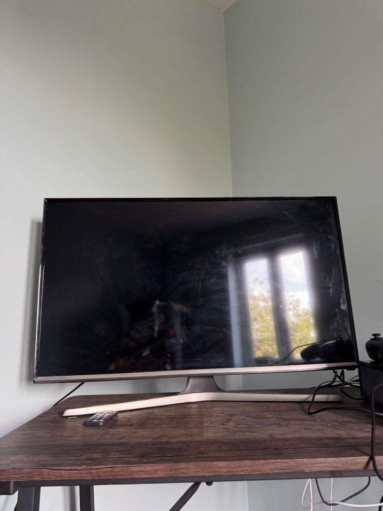     32” TV – Fully Working (No Remote)