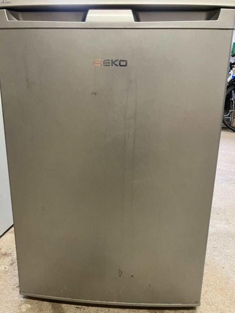 Beko Freestanding Fridge Freezer – Silver, Good Condition