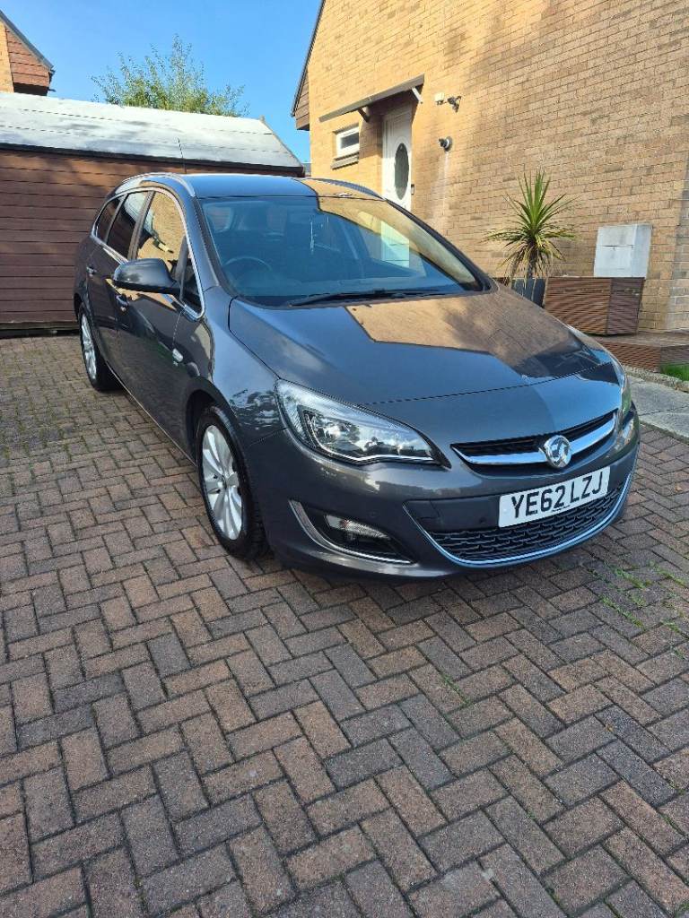 Vauxhall, ASTRA, Estate, 2012, Manual, 1956 (cc), 5 doors