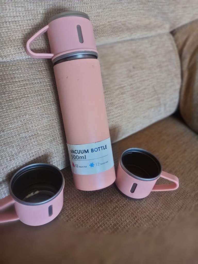 Insulated Vacuum Bottle (500ml) with Cups – Like New