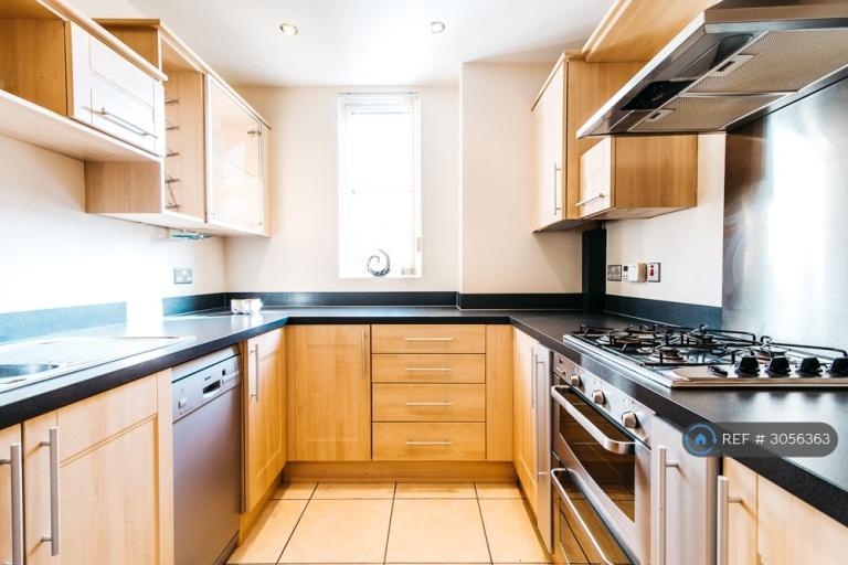 2 bedroom flat in Watkin Road, Leicester, LE2 (2 bed) (#3056363)