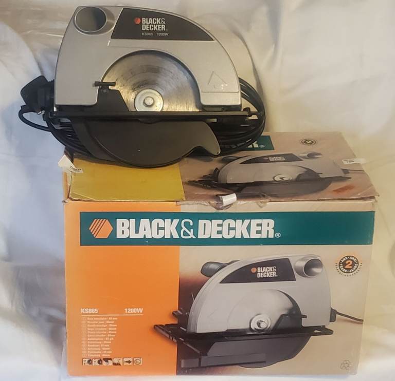Black & Decker KS365, 1200W Corded Circular Saw + Cutting Guide.  Full Working Order.  Collect SL5
