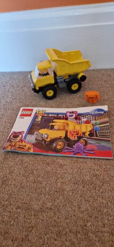 LEGO DUMP TRUCK. 7789. TWO FIGURES. EXCELLENT CONDITION.