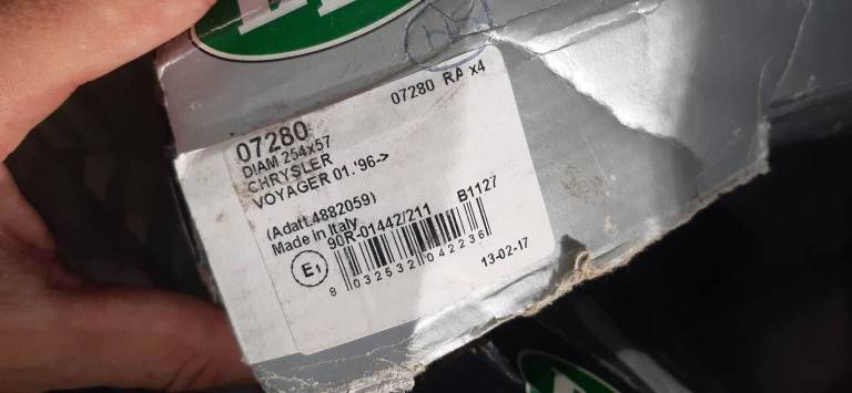 Rear brake shoes set Chrysler Voyager 01. '96 ->