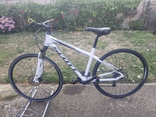 scott 18-speed bicycle Scale RC 900 SL Mountain Bike it gives you the support to get up to 25kmph before disengaging with almost zero drag so pedaling feels unrestricted as if on a non Blue Scott Sportster Hybrid Scott