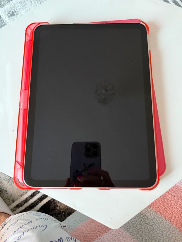 iPad A16 in Silver, WiFi and Cellular, 128gb