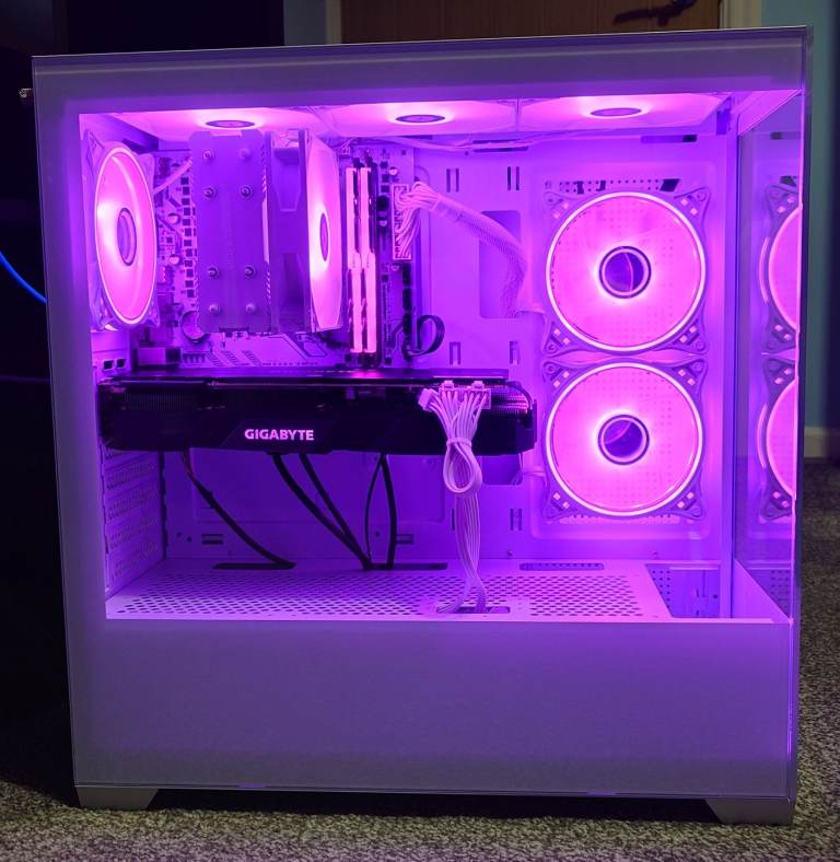 White Custom Gaming PC | RTX 2070 S 8GB | Ryzen 7 2700x | 16GB RAM | 512GB NVME SSD | Win 11 Pro