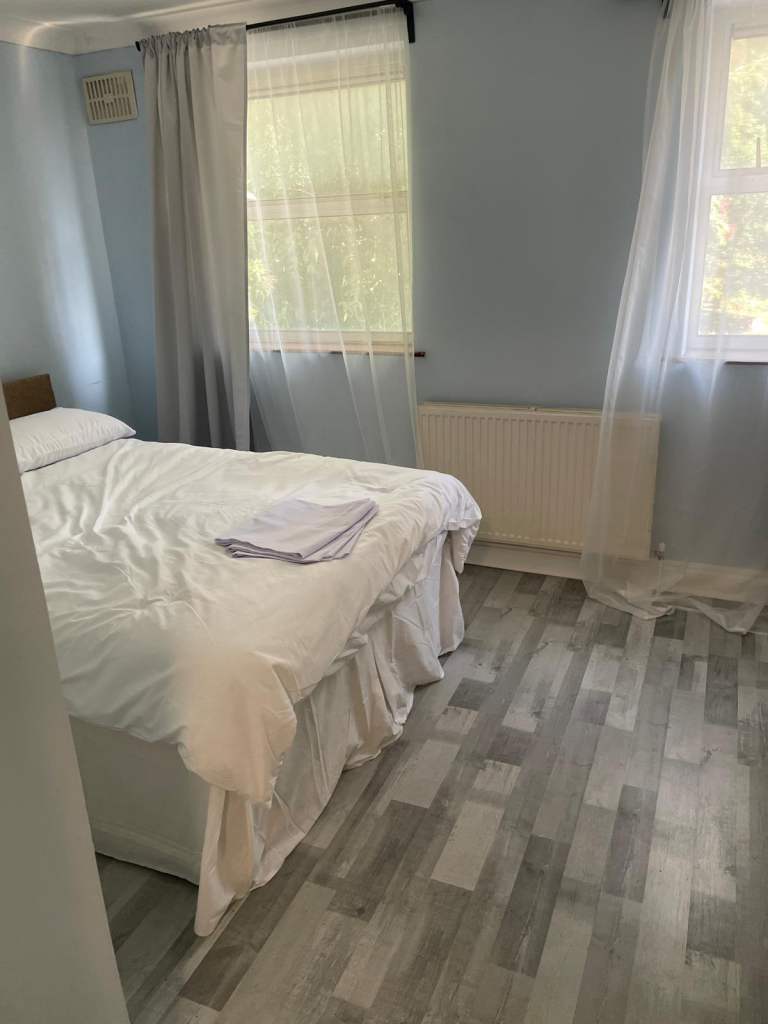  2 Ensuite rooms  in Heston