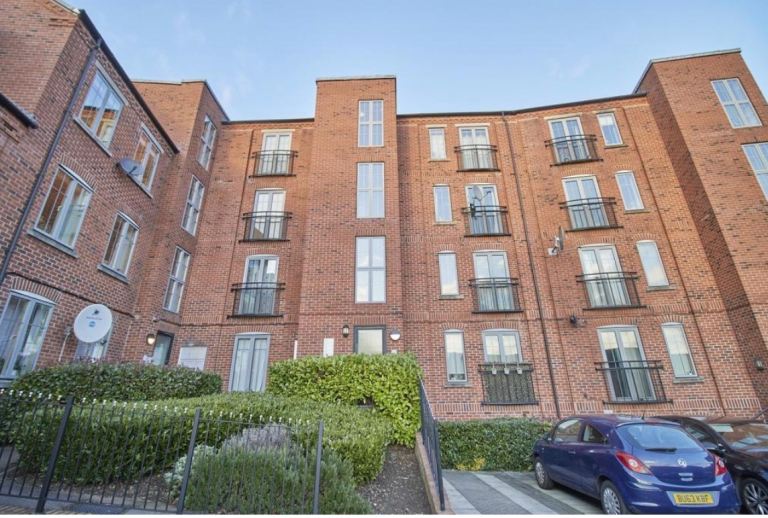 Hinckley 2 double bed luxury apartment, housing benefit accepted