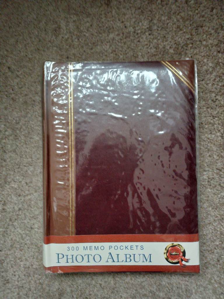 XMAS GIFT - PHOTO ALBUM for 300, 4 x 6ins photos. New, unused.