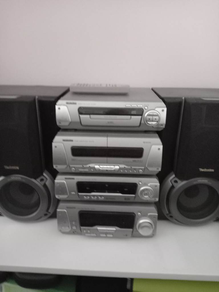 Technics Hi-Fi Stereo System with Speakers
