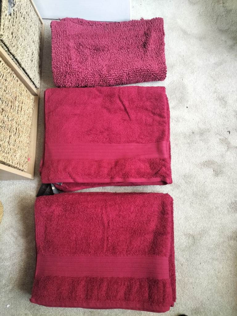 Red bathroom Towels and mat set.