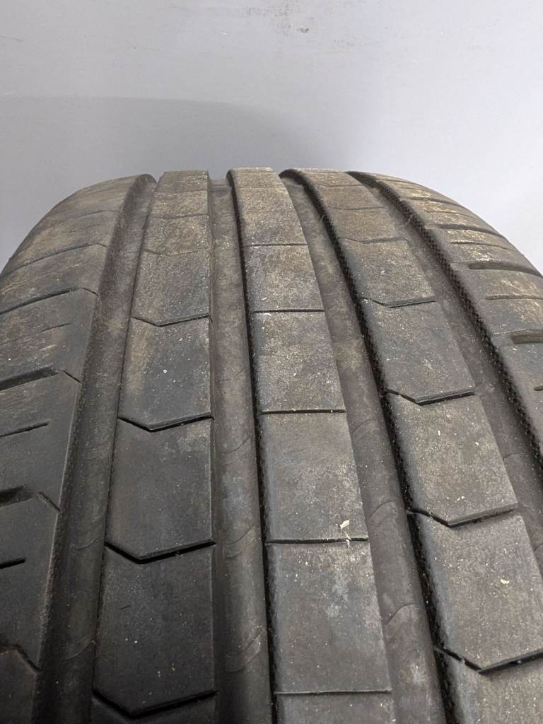 Nissan Juke Alloy wheel and tyre 