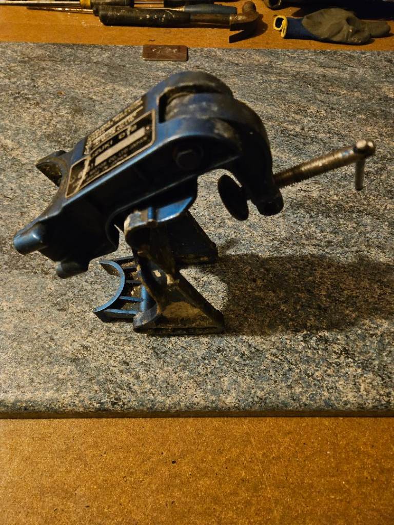 Suzuki outboard  DT2 2 stroke tllt clamp