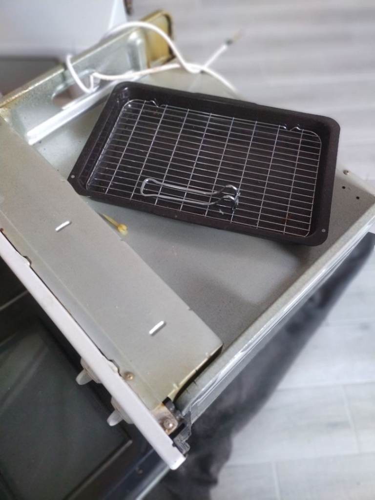 Built in electric cooker