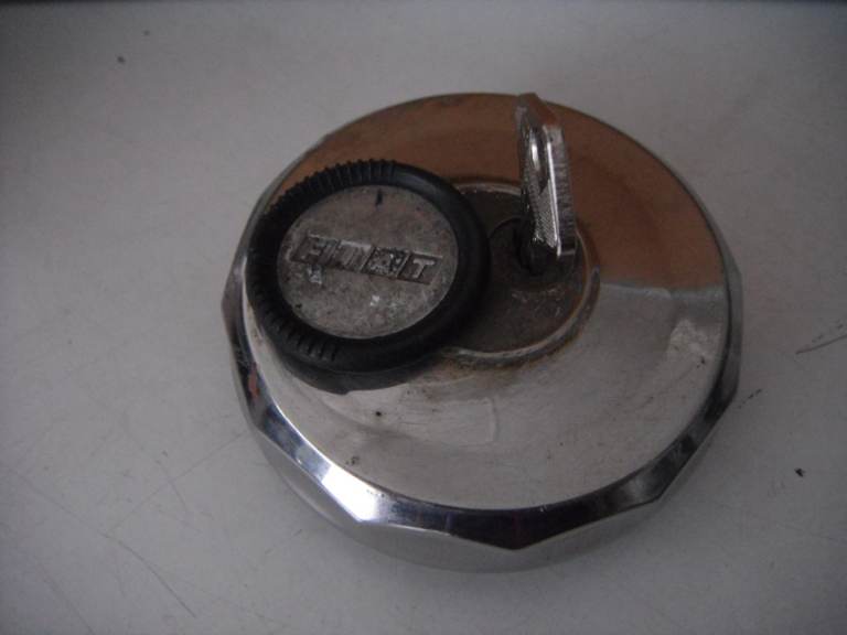 FIAT 132 LOCKABLE FUEL CAP WITH KEY