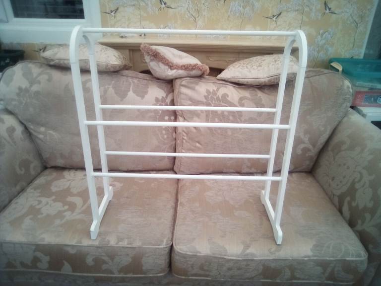 White wooden Towel Rail / Airer – Good Condition