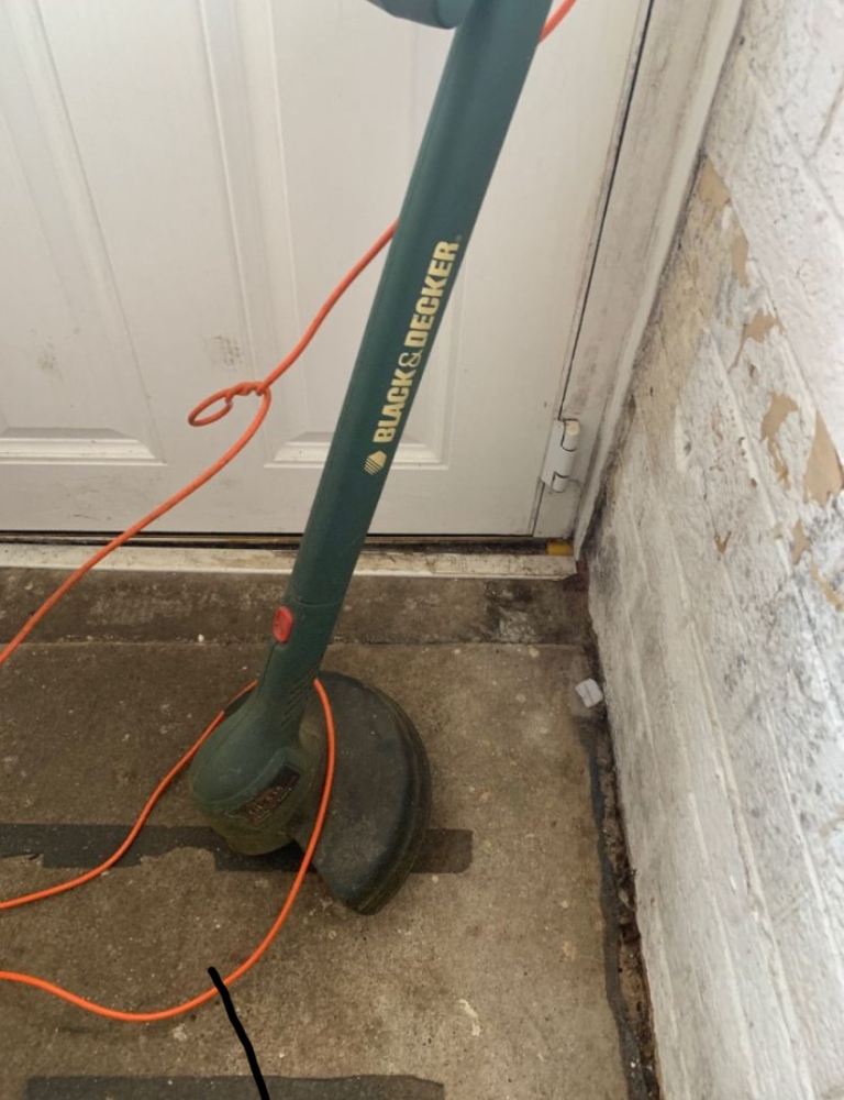 BLACK+DECKER Electric Grass Trimmer – Hardly Used, Great Condition
