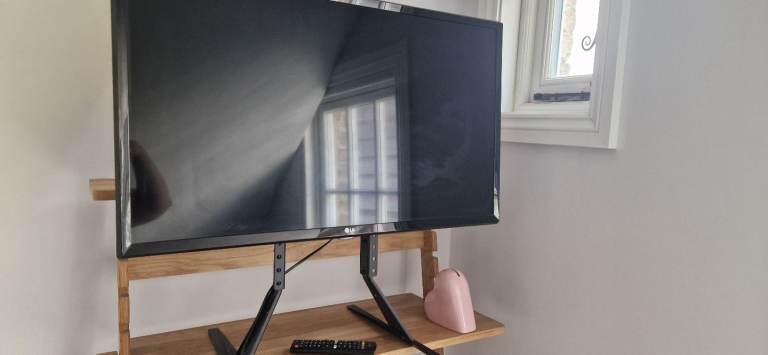 32 inch LG Smart TV