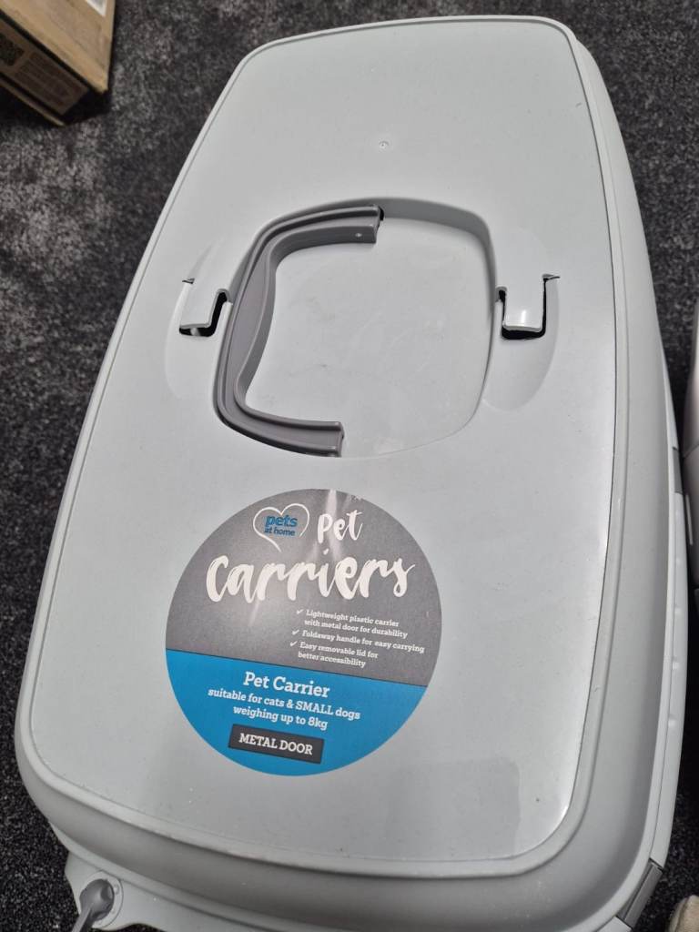 Pet carrier 
