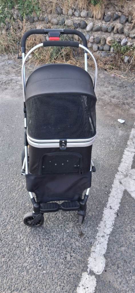 Dog pushchair 