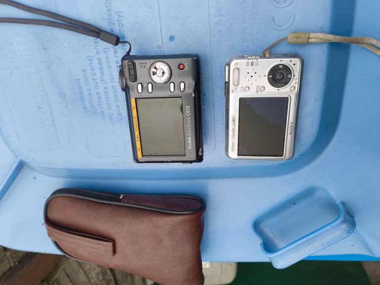 Two Vintage Digital Cameras with Case – Good Condition