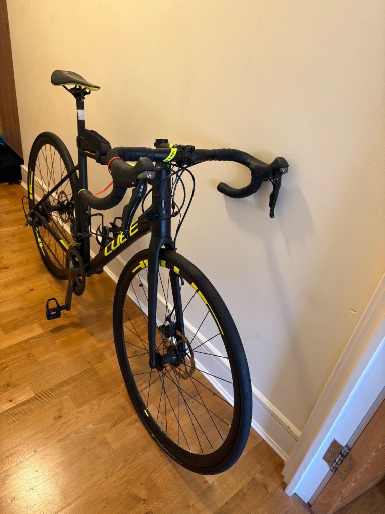 CUBE Attain Race Disc Road Bike - Black & Yellow