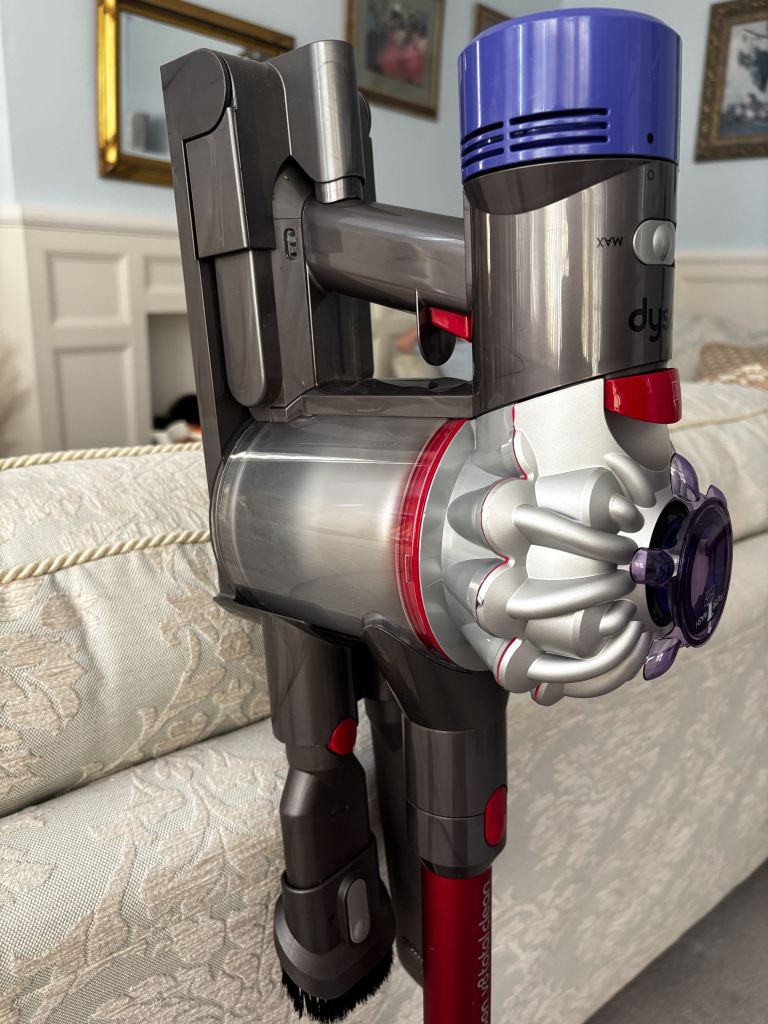 Dyson V8 Total Clean Cordless Vacuum – Good Condition