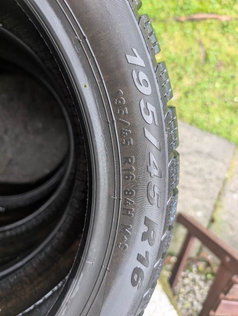 Set of 4 Pirelli Winter tyres 195/45R16