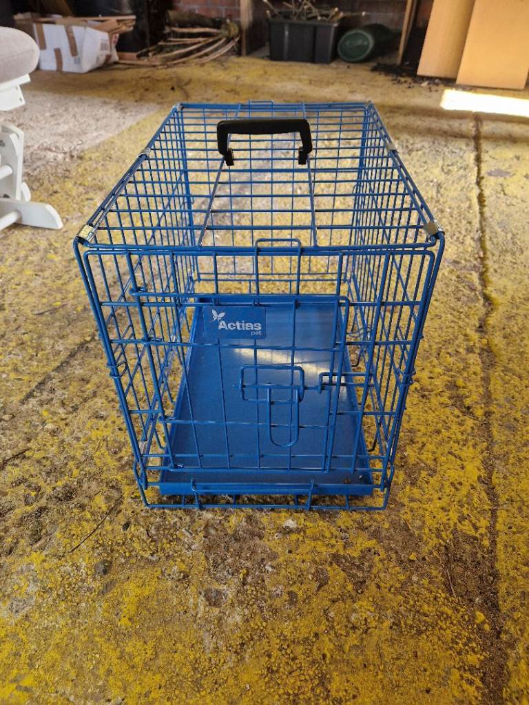 Small pet crate/carrier