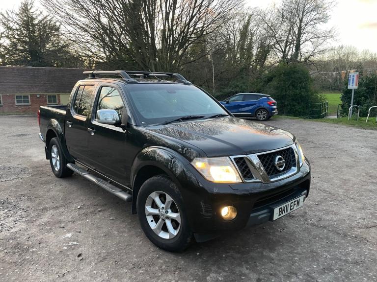 2011 Nissan Navara Double Cab Pick Up Tekna 2.5dCi 190 4WD Auto 2 OWNER SPARE KEY PICK UP Diesel ...