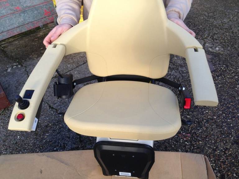 Handicare Classic Seat only for stairlift *Curved chair.. 