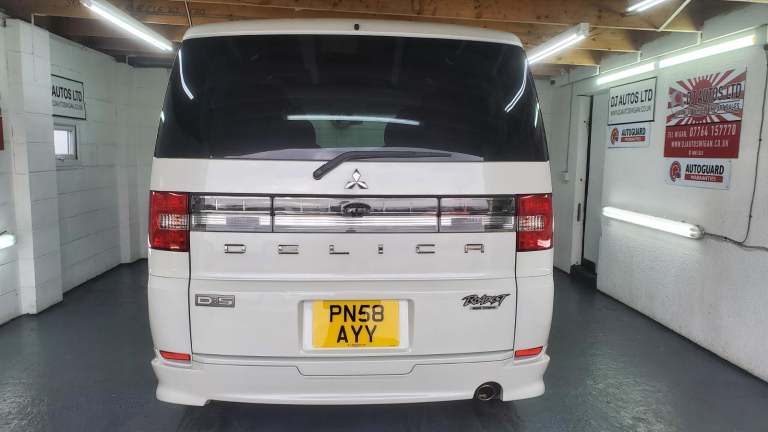 Mitsubishi delica d5 in white automatic 4wd 7 seater fresh japanese import 2008