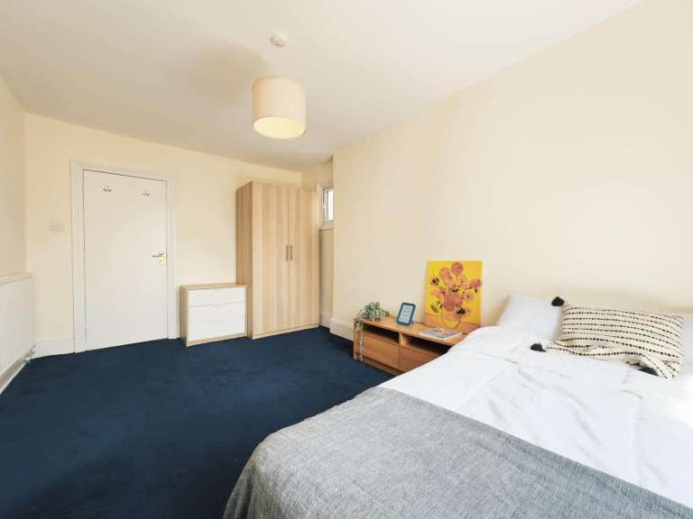 🏠 LARGE DOUBLE ROOM TO RENT IN HOLLOWAY ✨