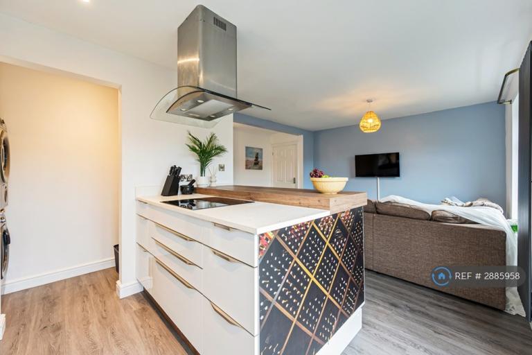 3 bedroom house in Havana Close, Manchester, M11 (3 bed) (#2885958)