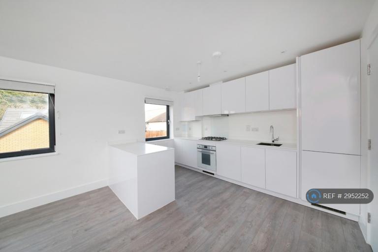 1 bedroom flat in Paul Court, London, SE19 (1 bed) (#2952252)