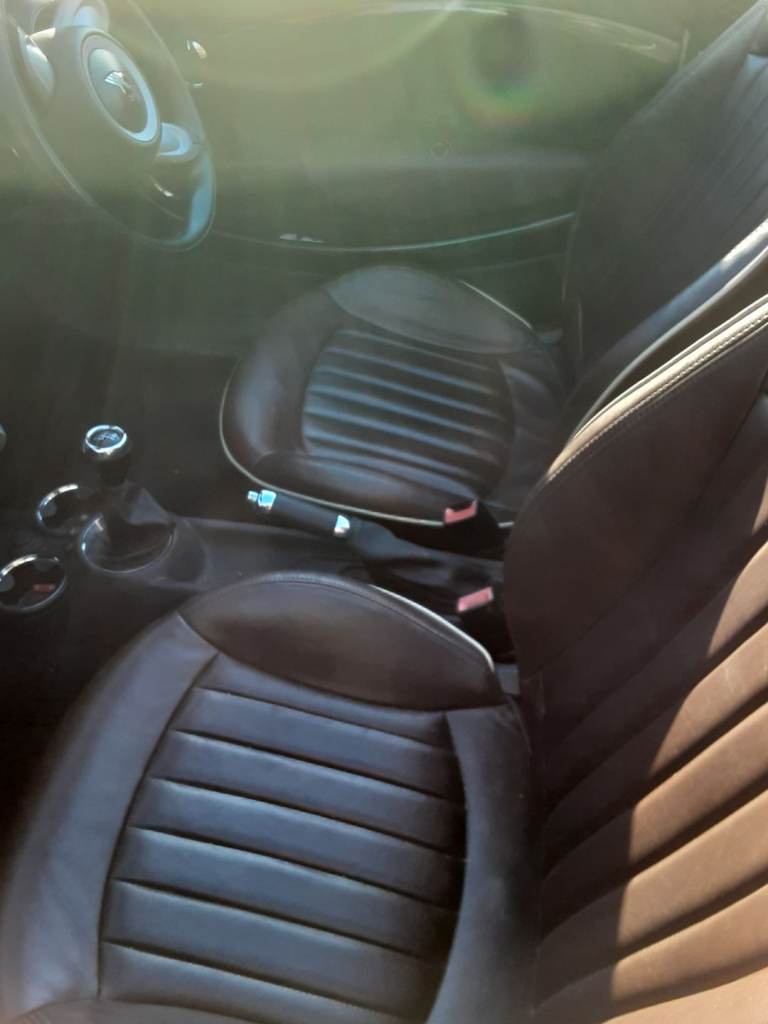 2010  Mini, CONVERTIBLE, cooper s   Manual, 1598 (cc), 2 doors