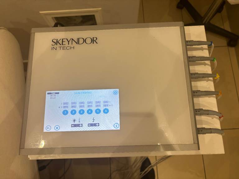 For Sale - Professional Skeyndor Slimdrone Body Contouring Machine 