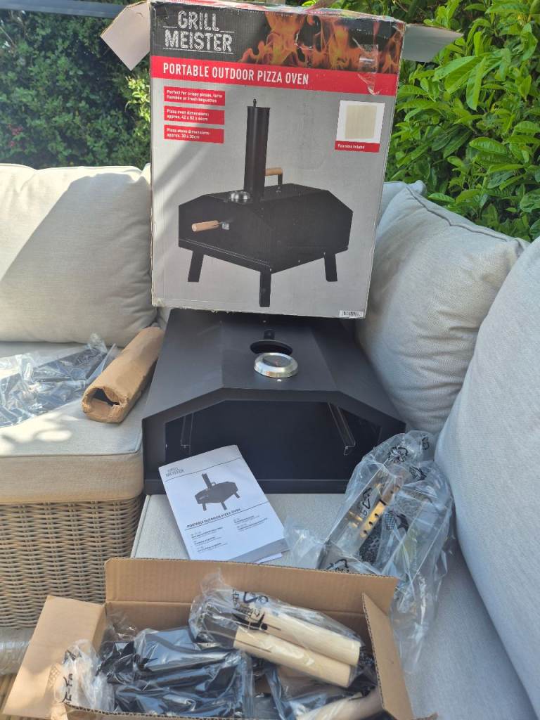 Outdoor Pizza Oven opened but unused 