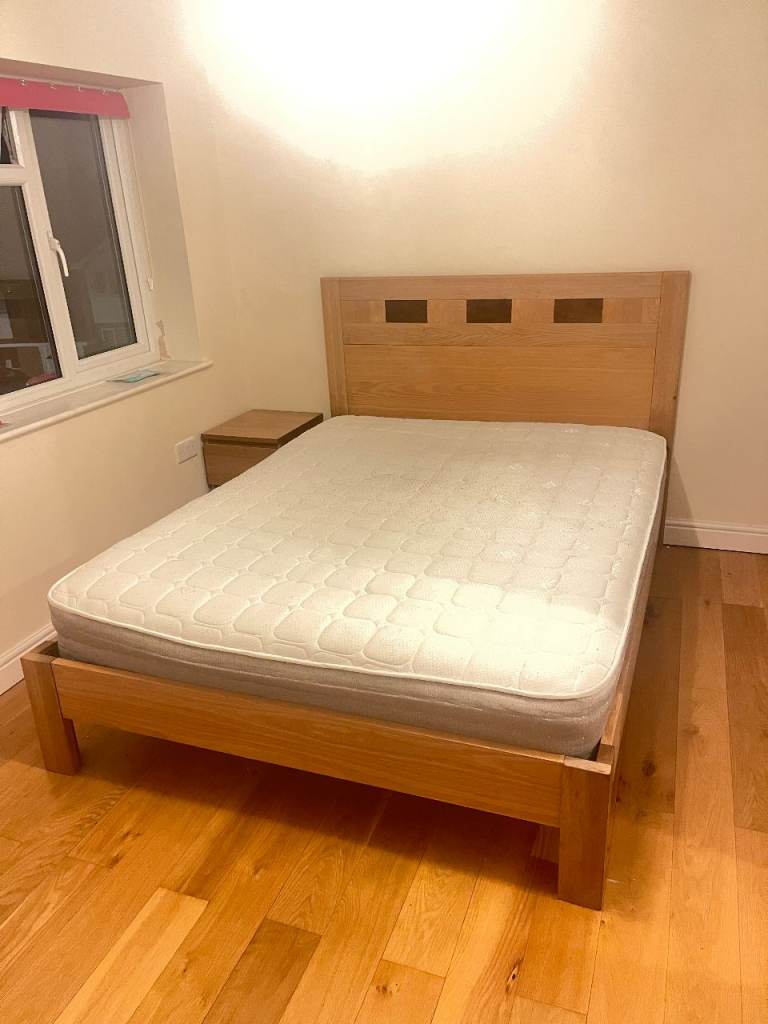 Solid oak kingsize bed with mattress