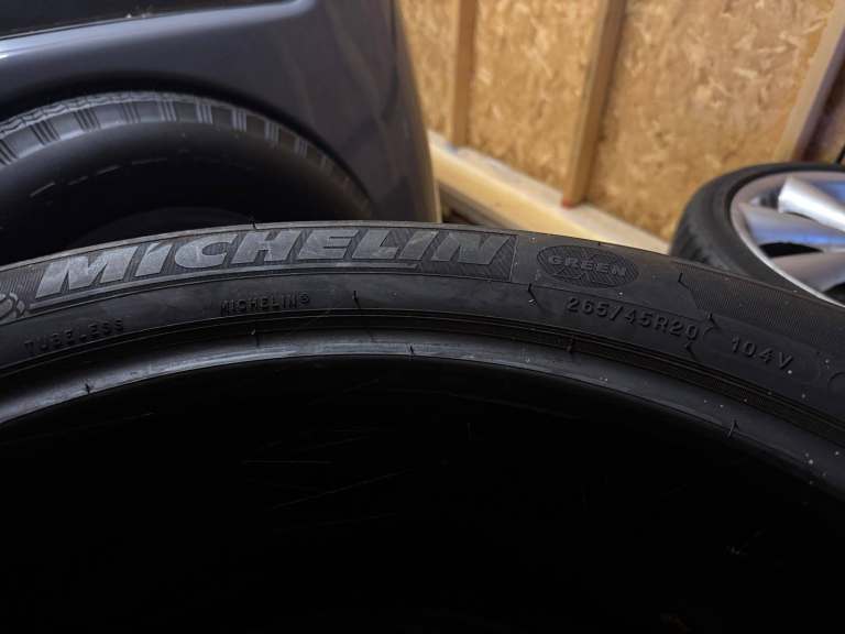 Pair of Michelin Latitude Alpin tyres, 265/45/R20 104V (suitable for Porsche Macan)
